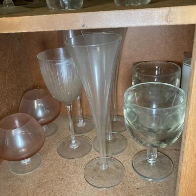 Lot 70:  Vintage and modern glassware