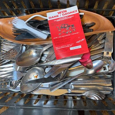 Lot 67: Flatware