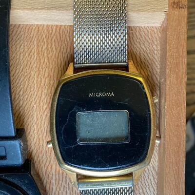 Lot 61:  Men's jewelry