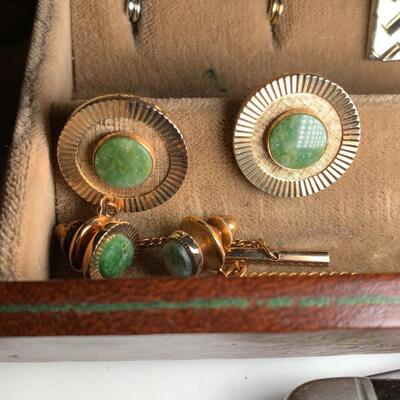 Lot 61:  Men's jewelry