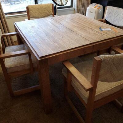 Lot 05: Dining set
