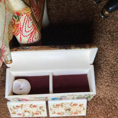 Lot 44:  Decorative pieces #3