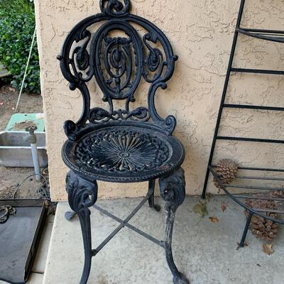 Lot 119:  patio furniture