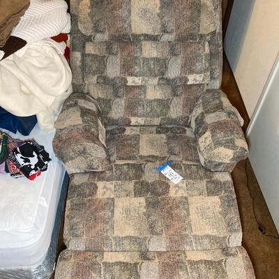 Lot 03:  Recliner