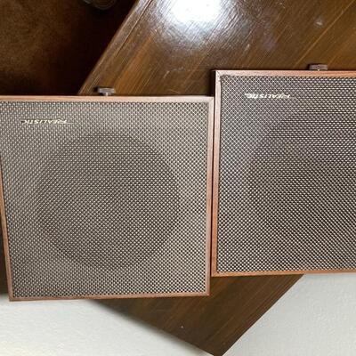 Lot 04:  Vintage speakers