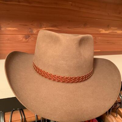 Lots 97:  Men's Caps and Hats