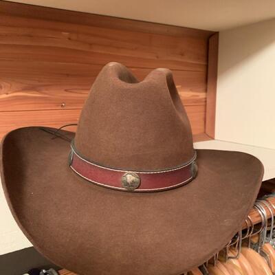 Lots 97:  Men's Caps and Hats
