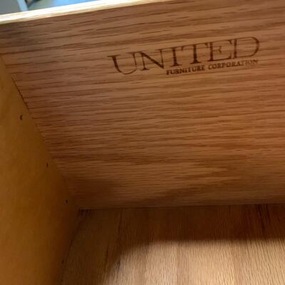 Lot 01:  Dresser