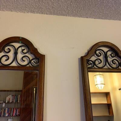 Lot 01:  Dresser