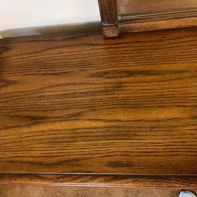 Lot 01:  Dresser