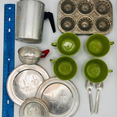 Vintage Childrenâ€™s Play Dish Set