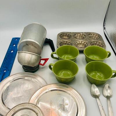 Vintage Childrenâ€™s Play Dish Set