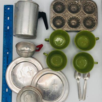 Vintage Childrenâ€™s Play Dish Set