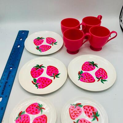 Vintage Childrenâ€™s Play Dish Set