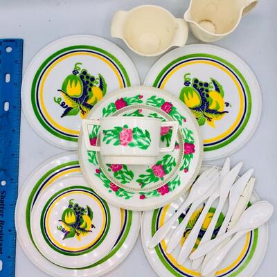 Vintage Childrenâ€™s Play Dish Set