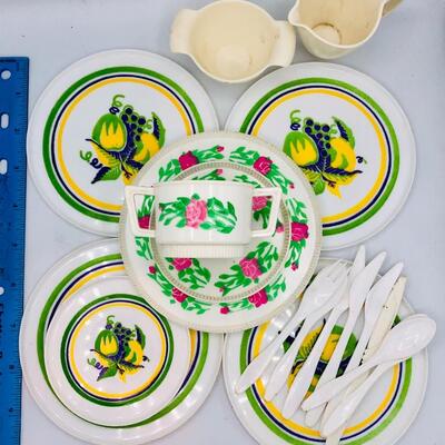Vintage Childrenâ€™s Play Dish Set
