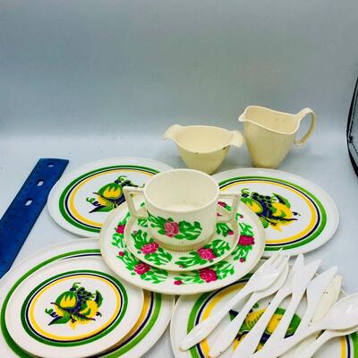 Vintage Childrenâ€™s Play Dish Set