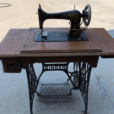 #1 Vintage 1921 Singer Sewing Machine & Desk