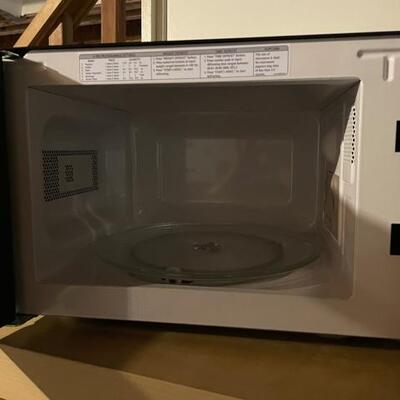Small microwave perfect for college dorm 17â€ x 10â€