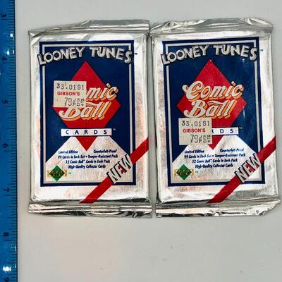 Set of 2 Unopened Baseball Cards