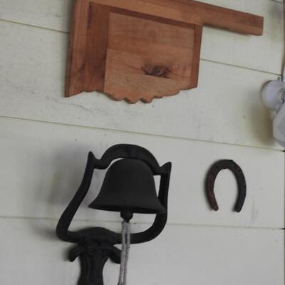 Wall hanging, dinner bell & horseshoe