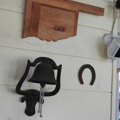 Wall hanging, dinner bell & horseshoe