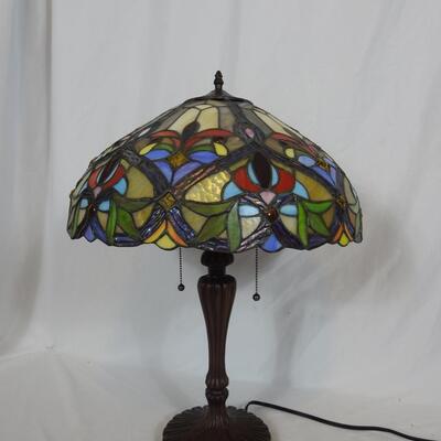Tiffany style stained glass table lamp