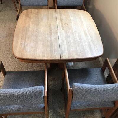 Oak Dining Table With Four Padded Chairs And Leaf