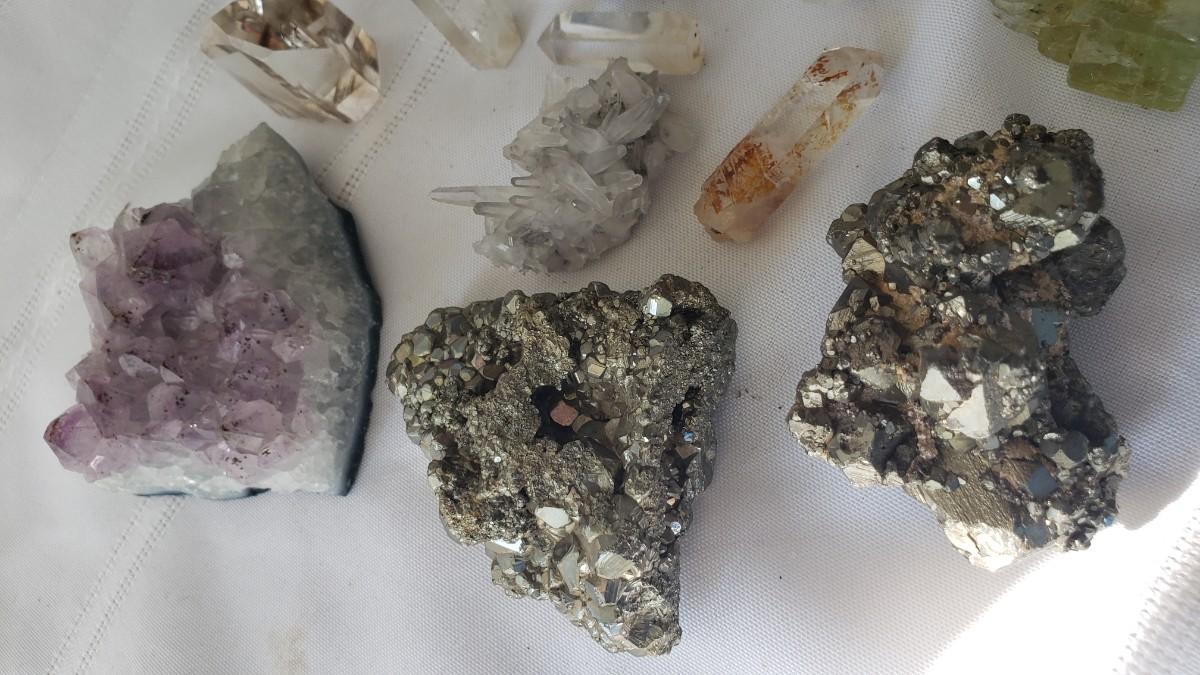 Quartz, mica, rocks collection | EstateSales.org
