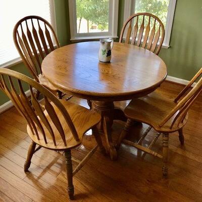 Round Oak Dining Table With Four Chairs and Leaf