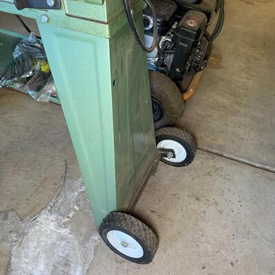 Lot 136: Band saw
