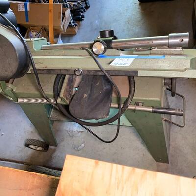 Lot 136: Band saw