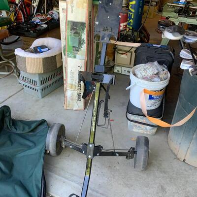 Lot 138:  Golf accessories