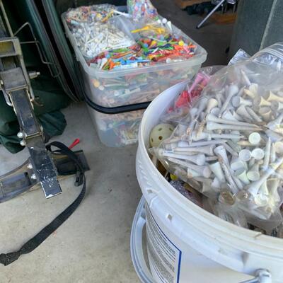 Lot 138:  Golf accessories