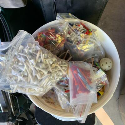 Lot 138:  Golf accessories