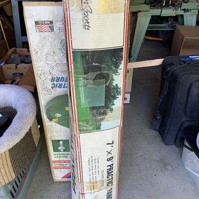 Lot 138:  Golf accessories