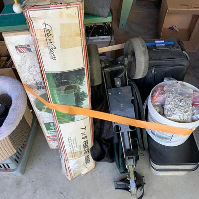Lot 138:  Golf accessories