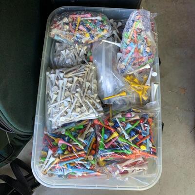 Lot 138:  Golf accessories