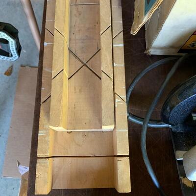 Lot: 128: Craftsman Power tools