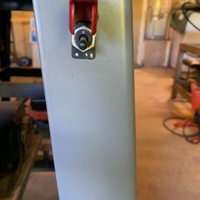 Lot 131: Vibration table