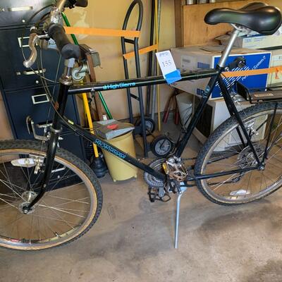 Lot 155: Men's Schwinn Bike