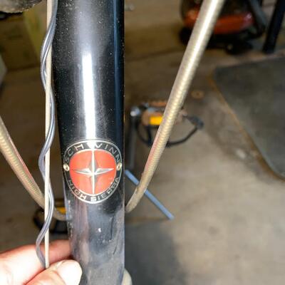 Lot 155: Men's Schwinn Bike