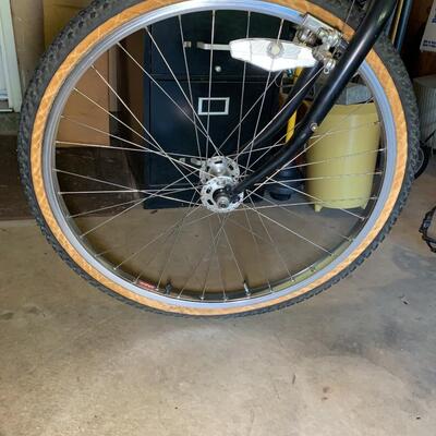 Lot 155: Men's Schwinn Bike