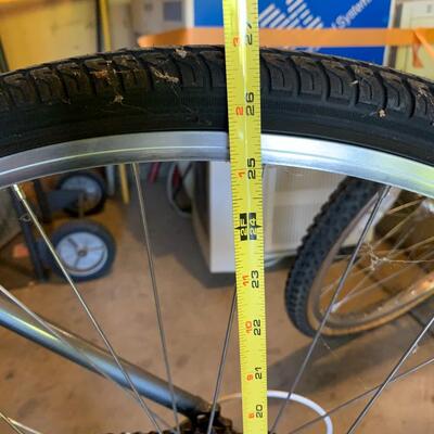 Lot 159: Women's Schwinn Bike