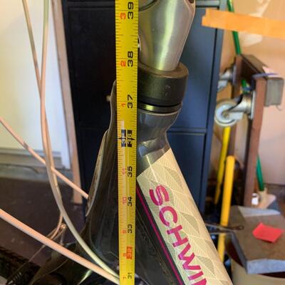 Lot 159: Women's Schwinn Bike