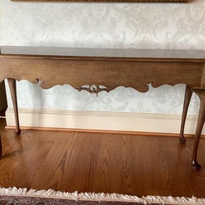 D512 Mahogany Queen Anne Style Sofa/ Console Table 