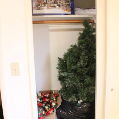 Lot 49 Contents of Christmas Closet