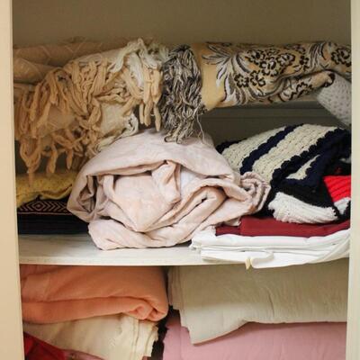 Lot 60 Blankets & Linens in Laundry Rm Closet