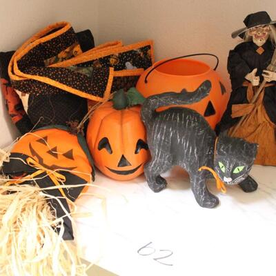 Lot 62 Halloween DÃ©cor & Quilt 