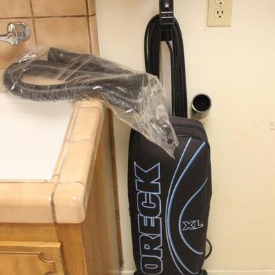 Lot 67 Oreck XL Vacuum